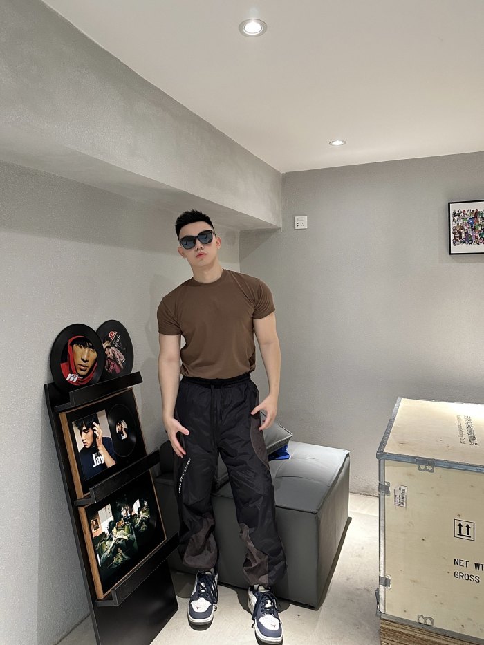 Clothes Louis Vuitton 683