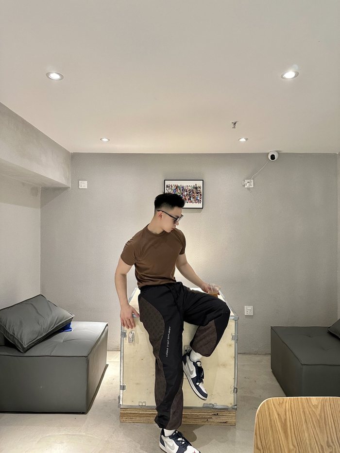 Clothes Louis Vuitton 683