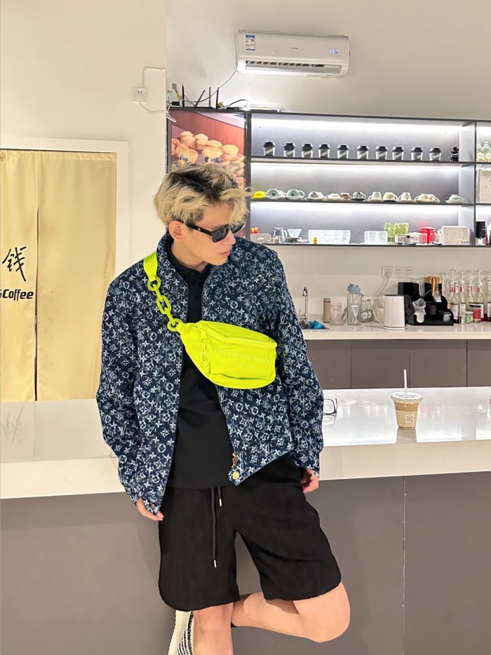 Clothes Louis Vuitton 684