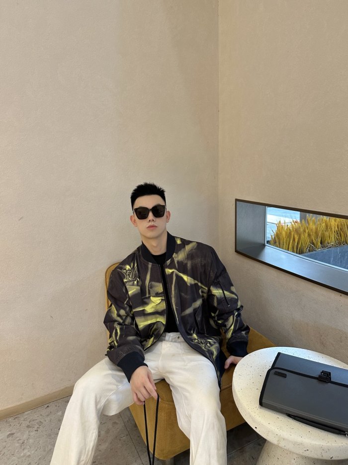 Clothes Louis Vuitton 681