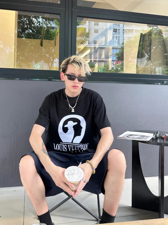 Clothes Louis Vuitton 669