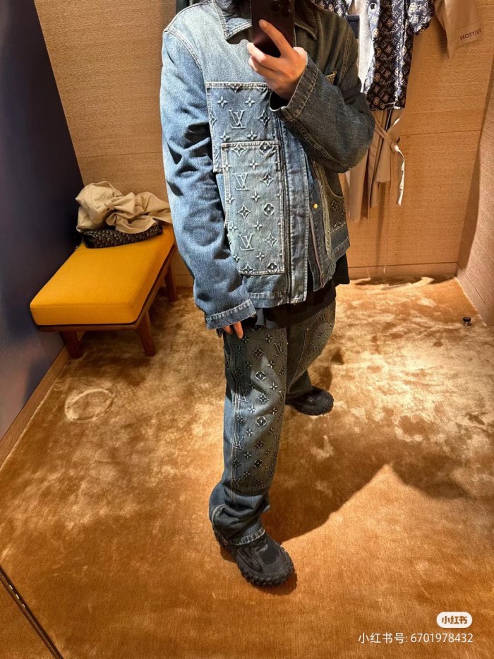 Clothes Louis Vuitton 686