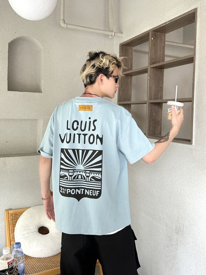 Clothes Louis Vuitton 677