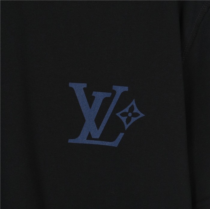 Clothes Louis Vuitton 675