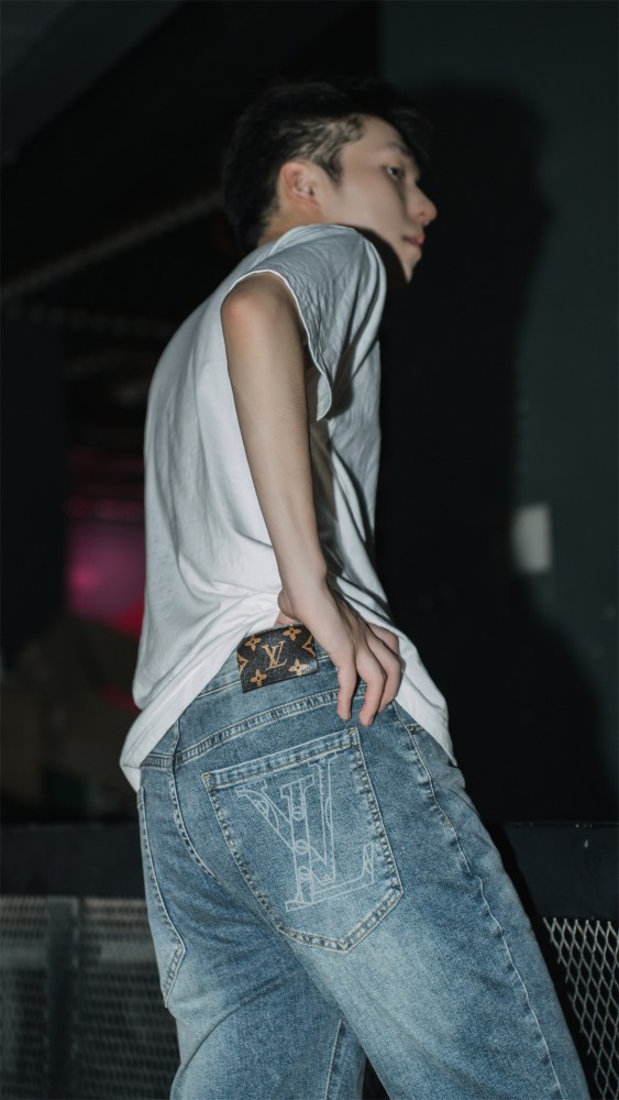 Clothes Louis Vuitton 679