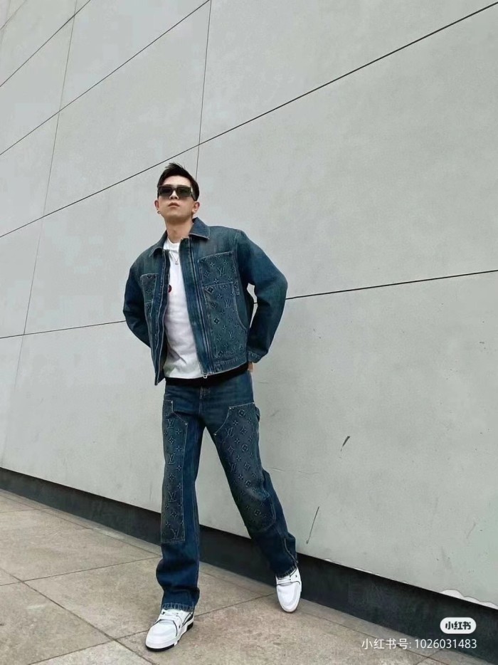 Clothes Louis Vuitton 686