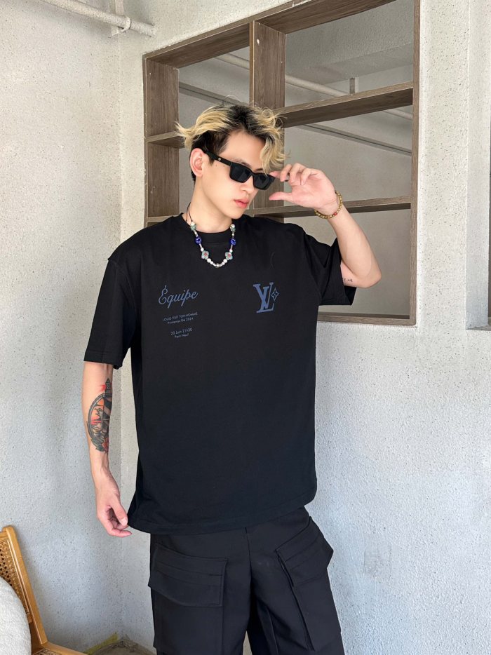 Clothes Louis Vuitton 675