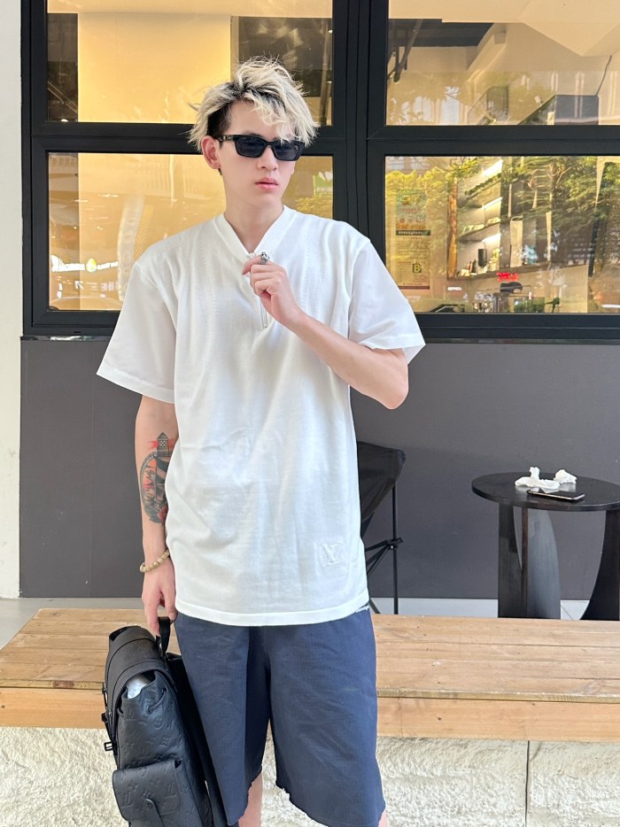 Clothes Louis Vuitton 698