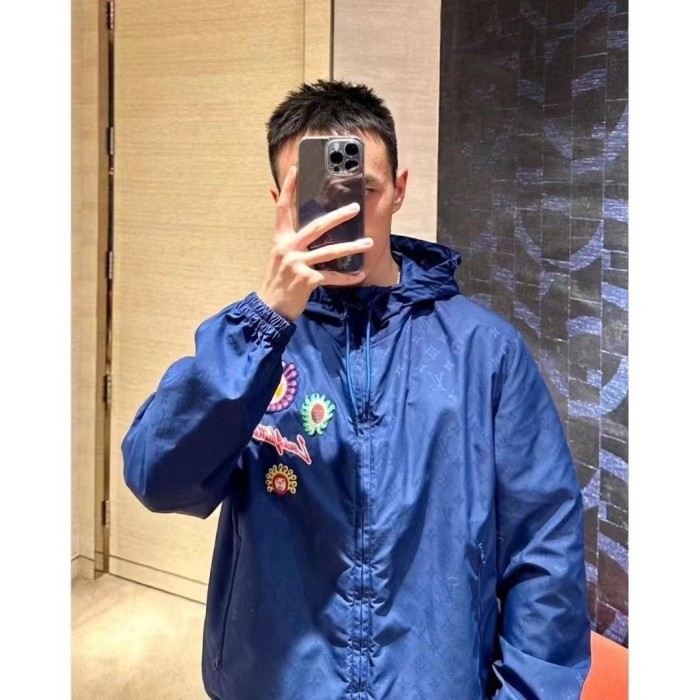 Clothes Louis Vuitton 690