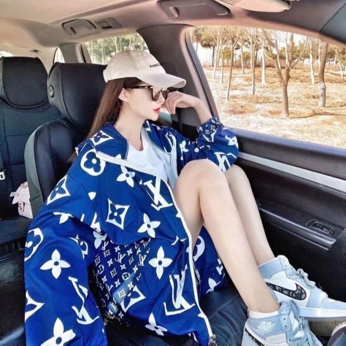 Clothes Louis Vuitton 759