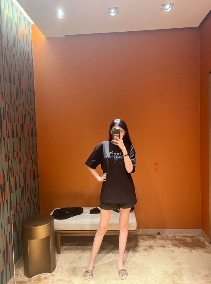 Clothes Louis Vuitton 749