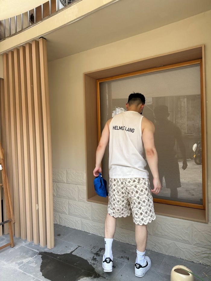 Clothes Louis Vuitton 709