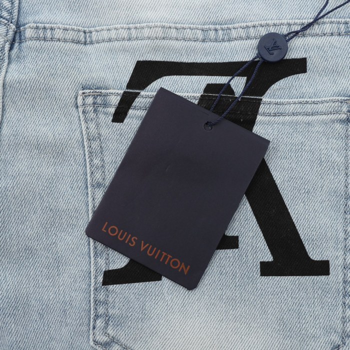 Clothes Louis Vuitton 704