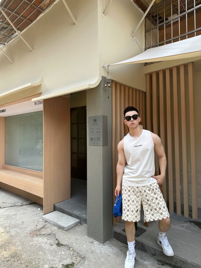 Clothes Louis Vuitton 709