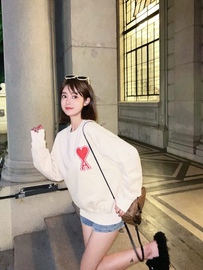 Clothes AMI 24