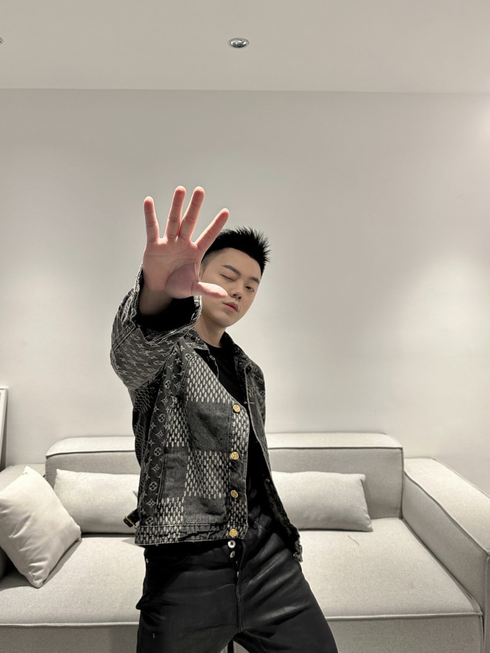 Clothes Louis Vuitton 783