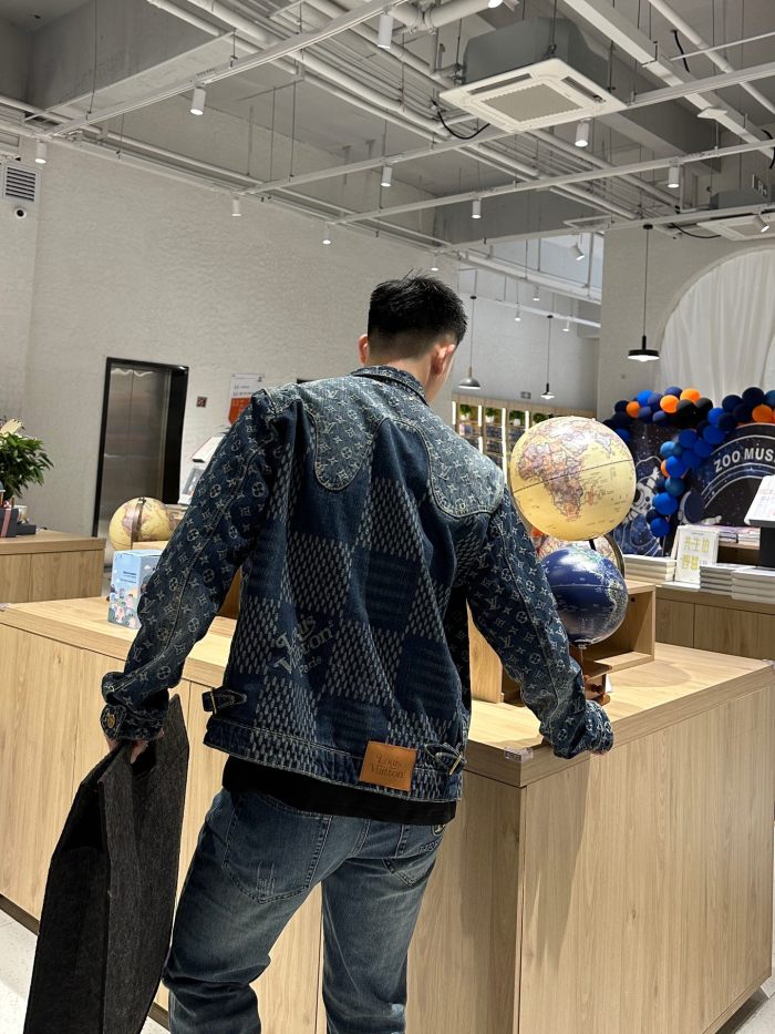 Clothes Louis Vuitton 784