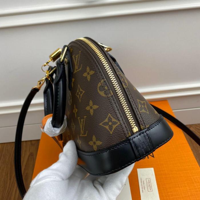 Handbag Louis Vuitton M53152 size 25*19*2cm Black