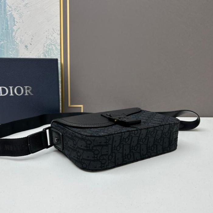 Handbag Dior 6612 size 23*18*6 cm