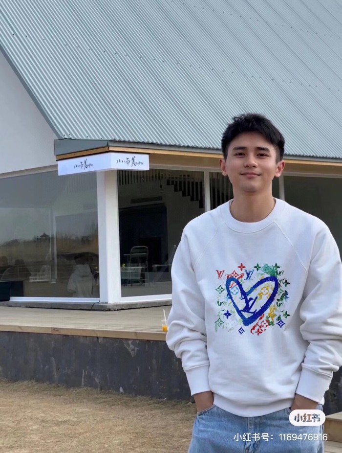 Clothes LOUIS VUITTON 801