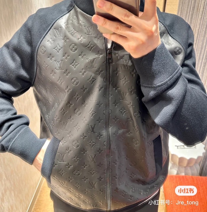 Clothes LOUIS VUITTON 803