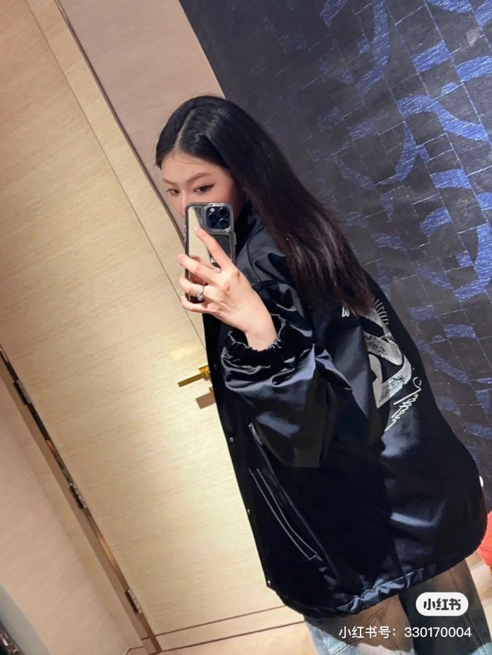 Clothes LOUIS VUITTON 802