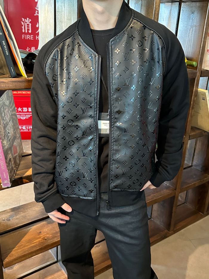 Clothes LOUIS VUITTON 803