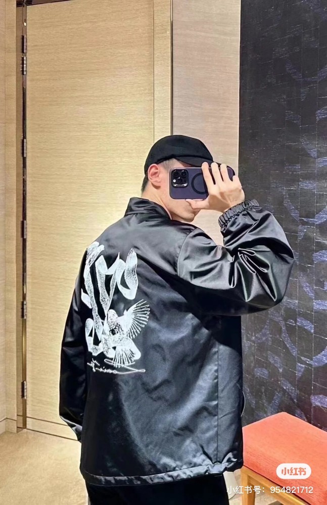 Clothes LOUIS VUITTON 802