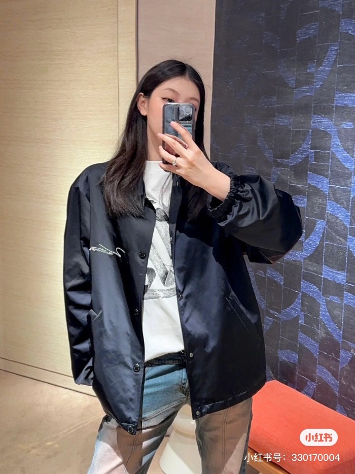 Clothes LOUIS VUITTON 802