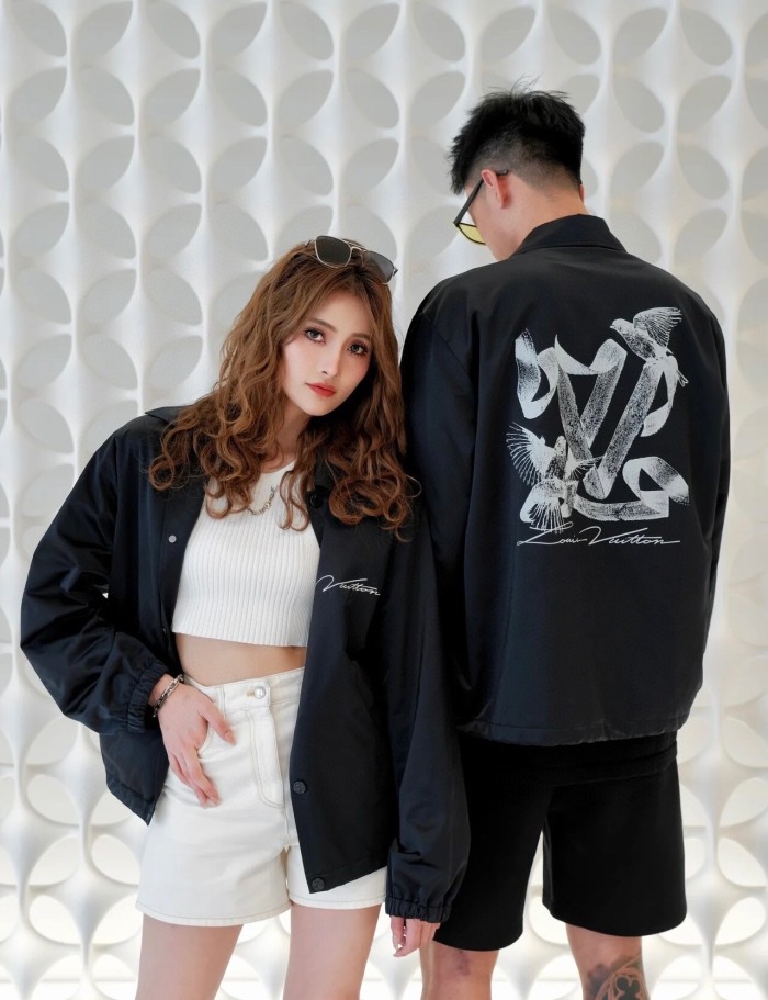 Clothes LOUIS VUITTON 802