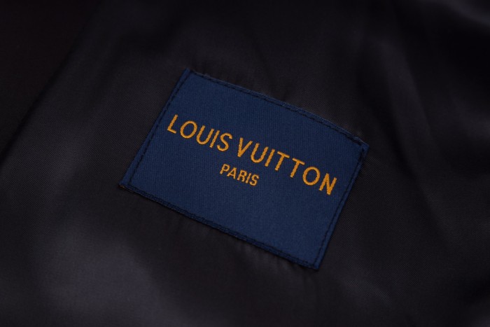 Clothes LOUIS VUITTON 802