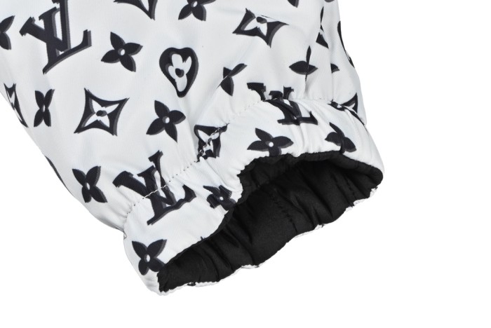 Clothes LOUIS VUITTON 809