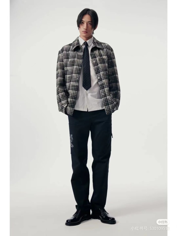 Clothes LOUIS VUITTON 806