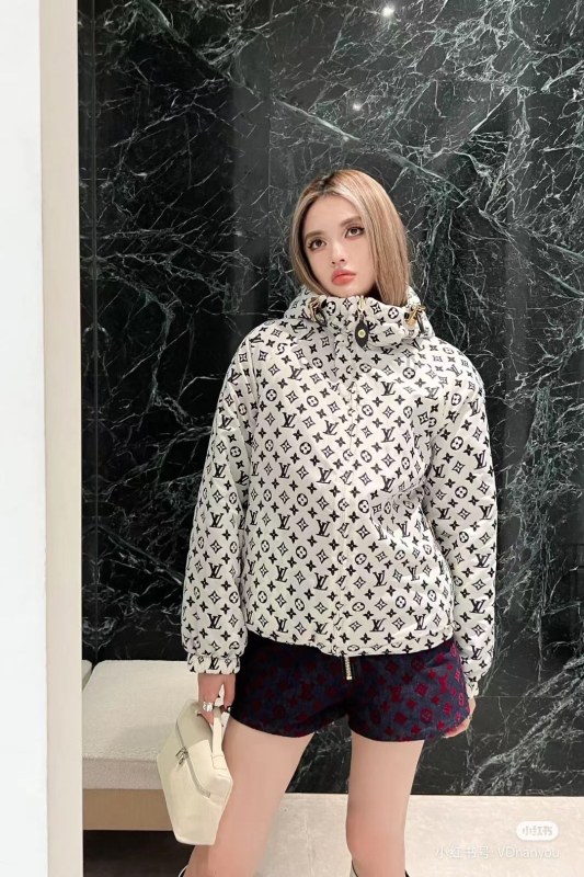 Clothes LOUIS VUITTON 809