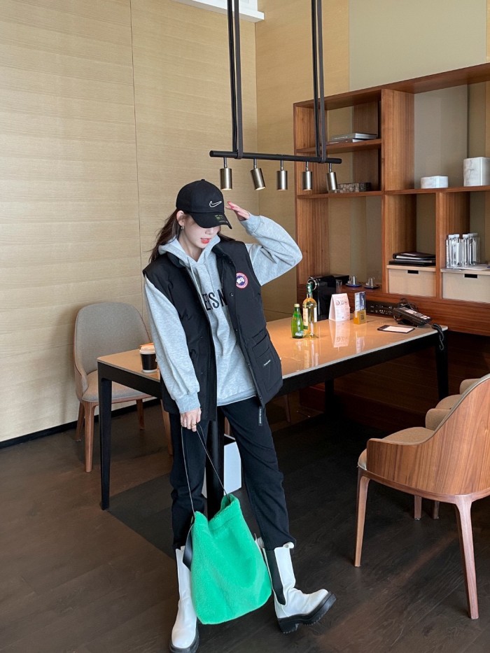 Clothes Canada goose 1