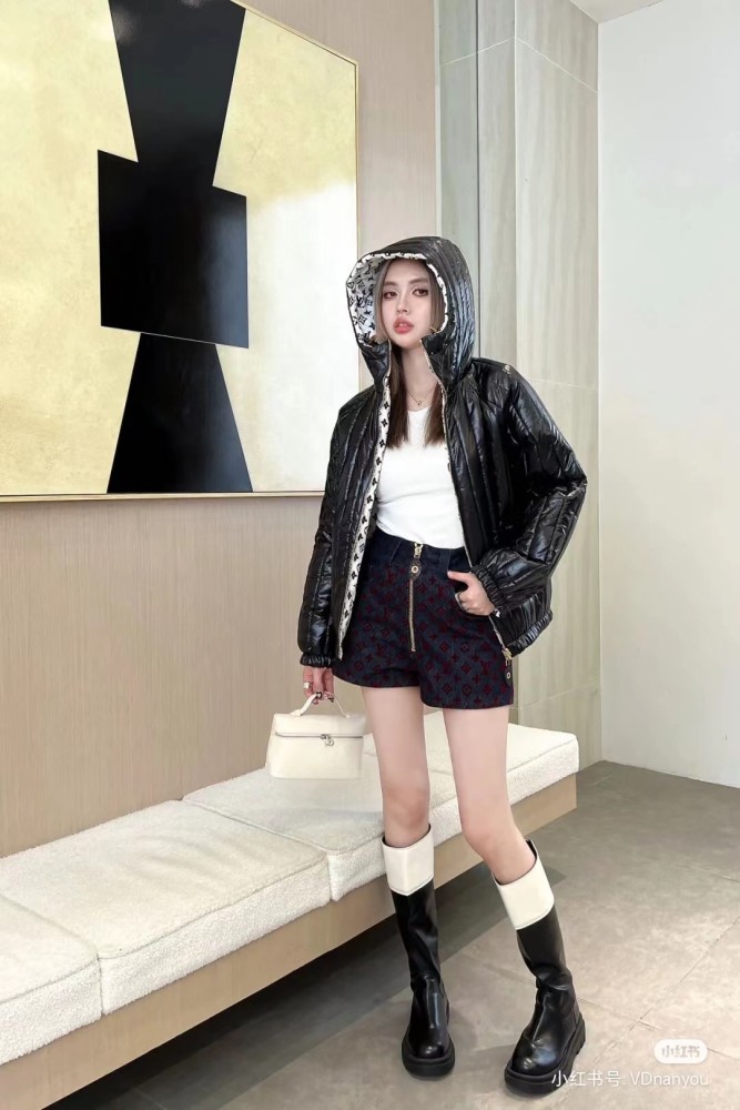 Clothes LOUIS VUITTON 809