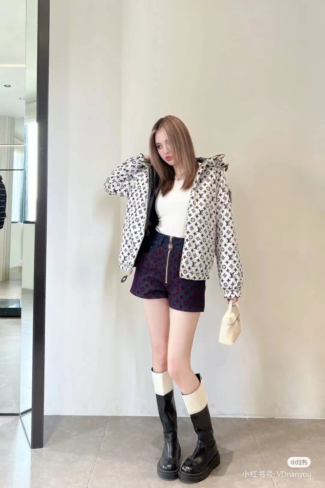 Clothes LOUIS VUITTON 809