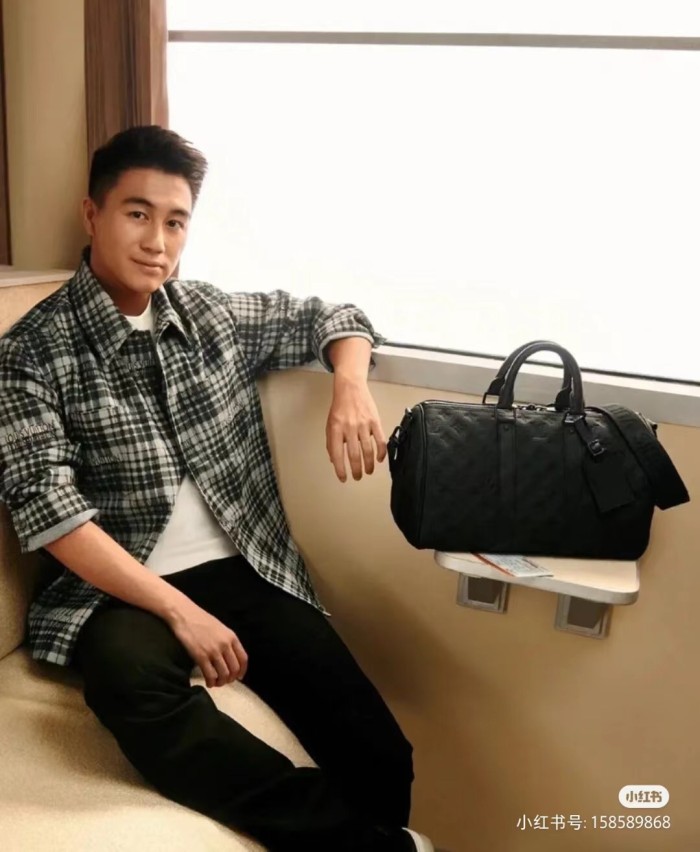 Clothes LOUIS VUITTON 806