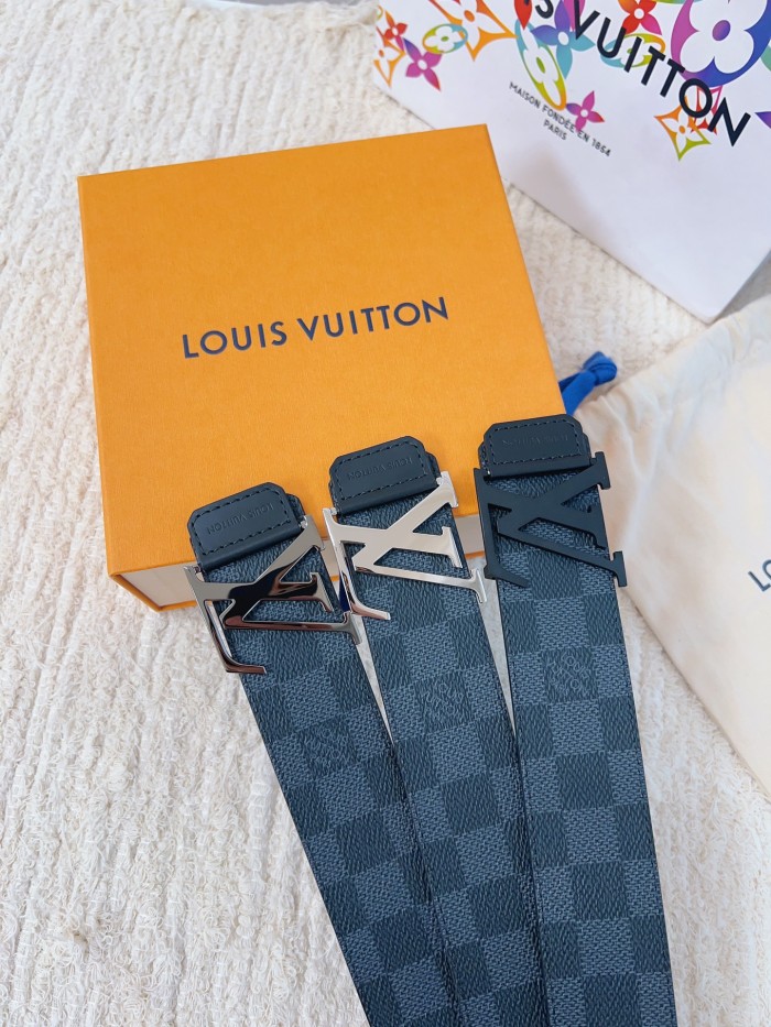 Louis Vuitton Belt 23 (width 4cm)