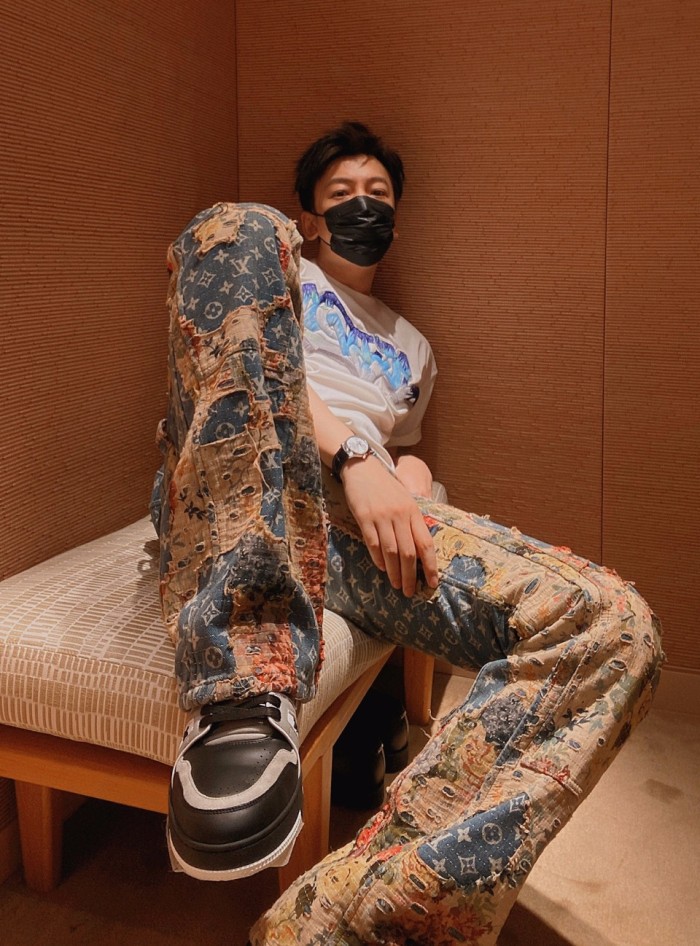 Clothes LOUIS VUITTON 813