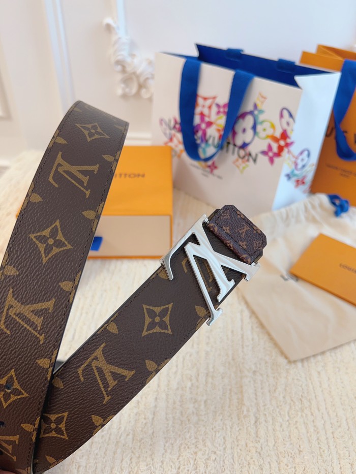 Louis Vuitton Belt 21 (width 4cm)