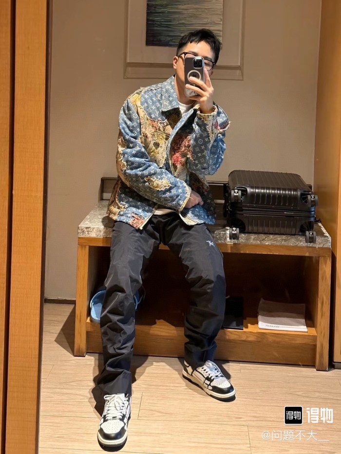 Clothes LOUIS VUITTON 812