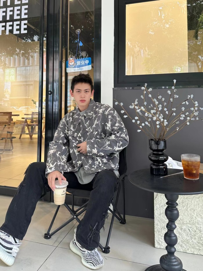 Clothes LOUIS VUITTON 811