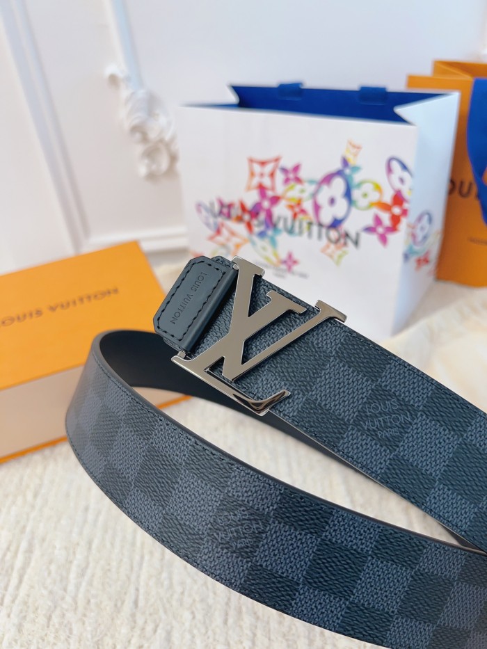 Louis Vuitton Belt 25 (width 4cm)