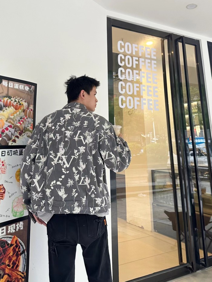 Clothes LOUIS VUITTON 811