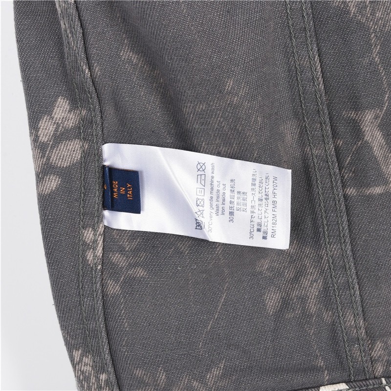 Clothes LOUIS VUITTON 811