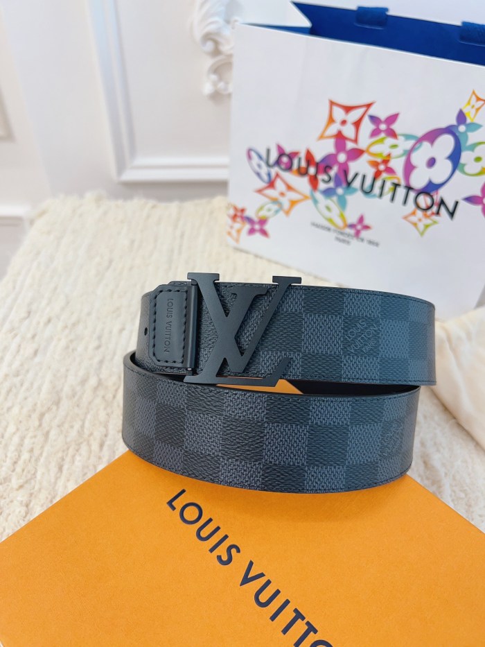 Louis Vuitton Belt 23 (width 4cm)