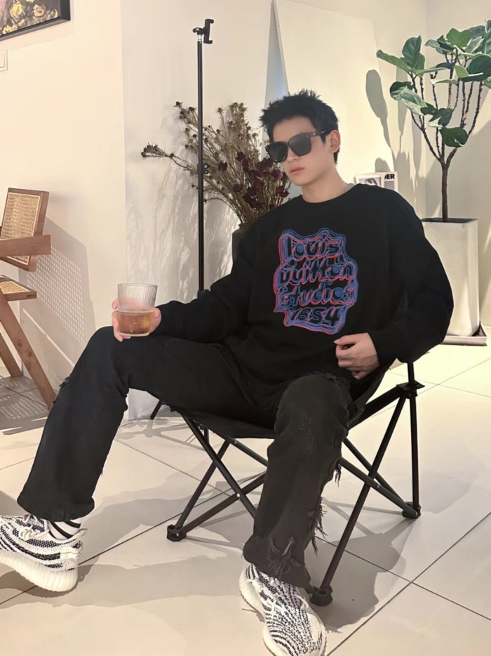 Clothes LOUIS VUITTON 817