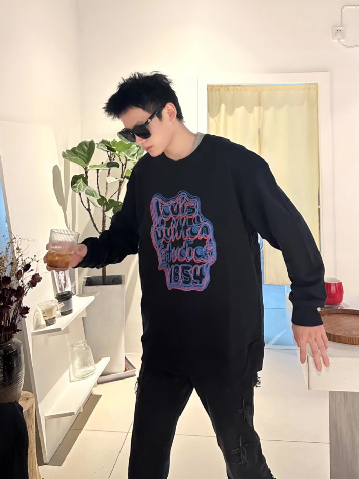 Clothes LOUIS VUITTON 817