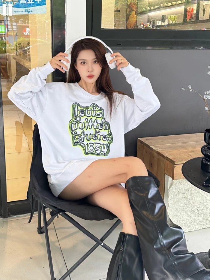 Clothes LOUIS VUITTON 818